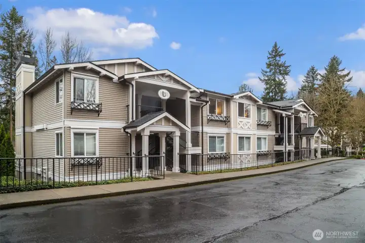 only one flight of stairs to unit!