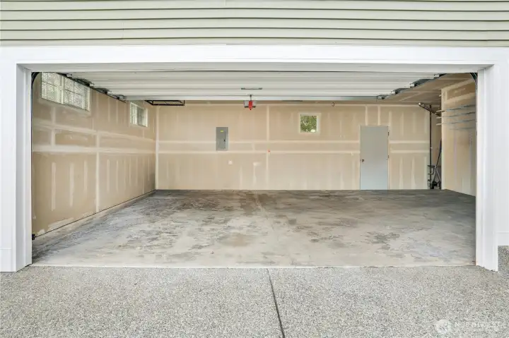 569 square foot garage.