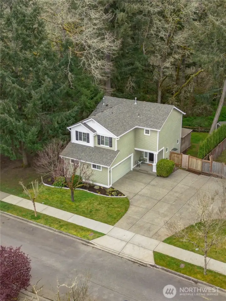 The unique disposition of this home provides incredible privacy and quiet while also being minutes from daily conveniences.