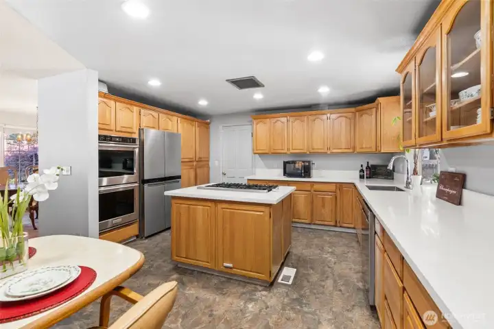 Easy-clean-up with the tile flooring