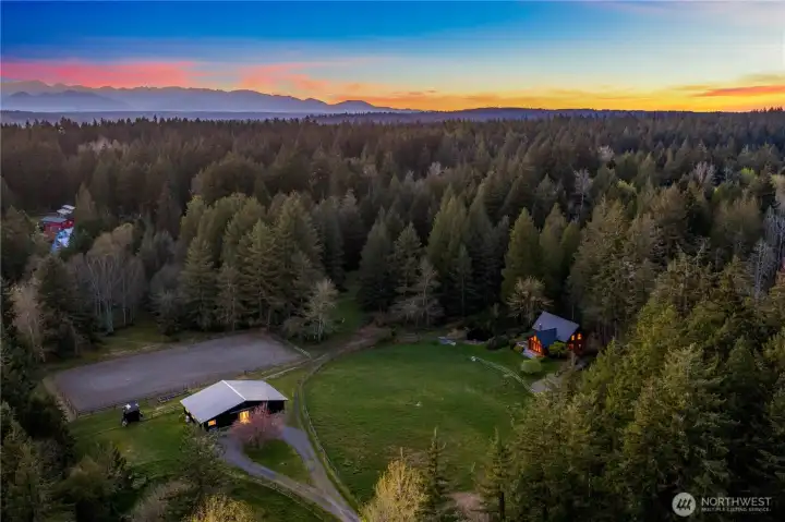 Surrounded by parkland, enjoy privacy mid island.  Best of all worlds!