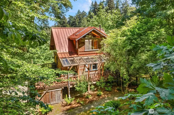 The home captures the afternoon and evening summer sunlight.