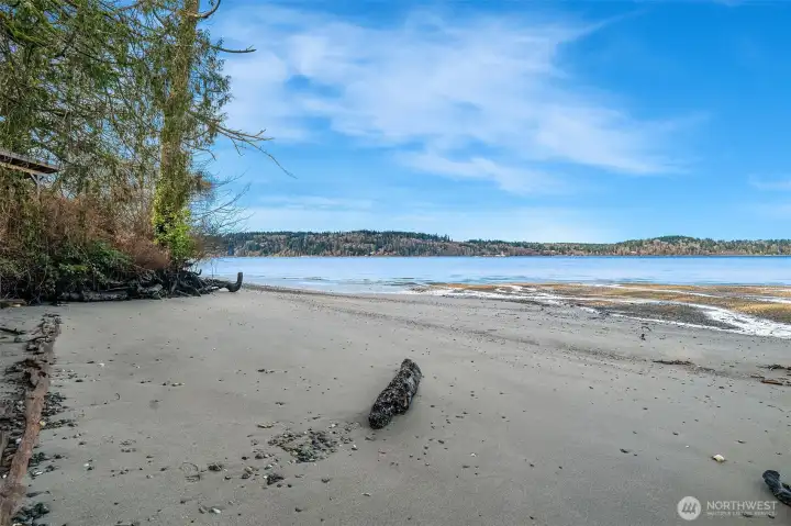You can enjoy hours of beachcombing, easy access to kayaking & swimming or just lazing around.
