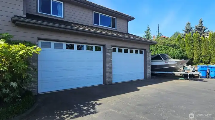 926 SF garage Dual 12'X8' doors