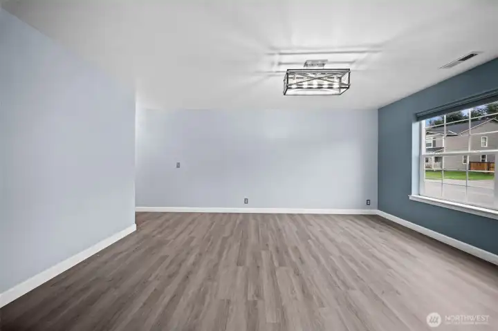 Formal dining or other use space