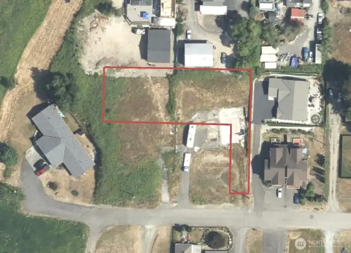 House footprint goes on West (left) half of this lot. Level build site.