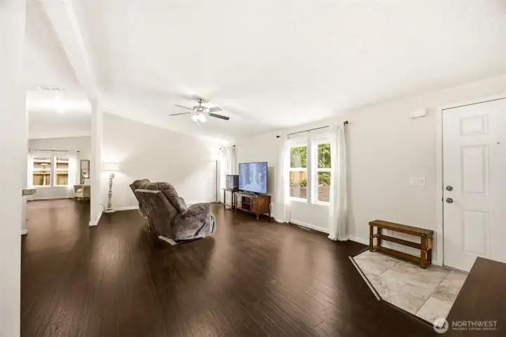Large vaulted living room with Pergo flooring. Large vaulted living room with Pergo flooring.