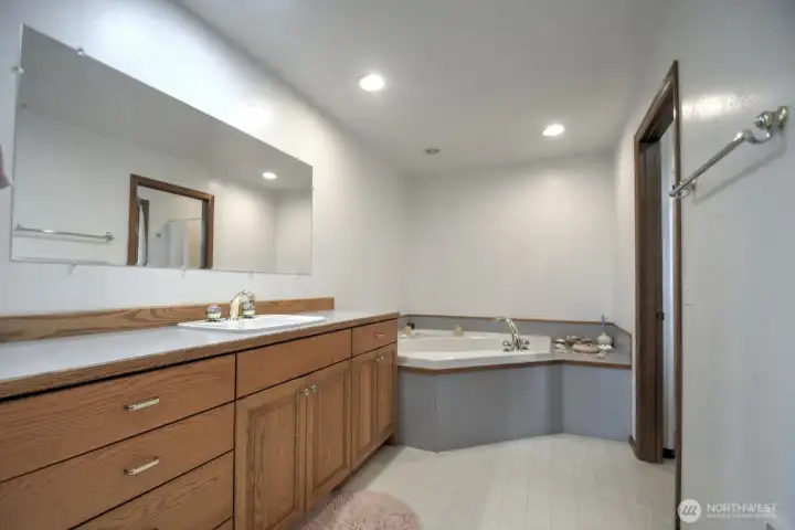 Primary Bath with Jacuzzi tub Primary Bath with Jacuzzi tub