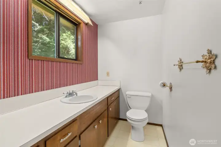 1/2 bath off of primary