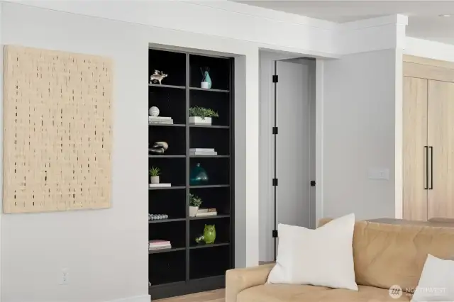 Lots of cabinetry w/accent built ins