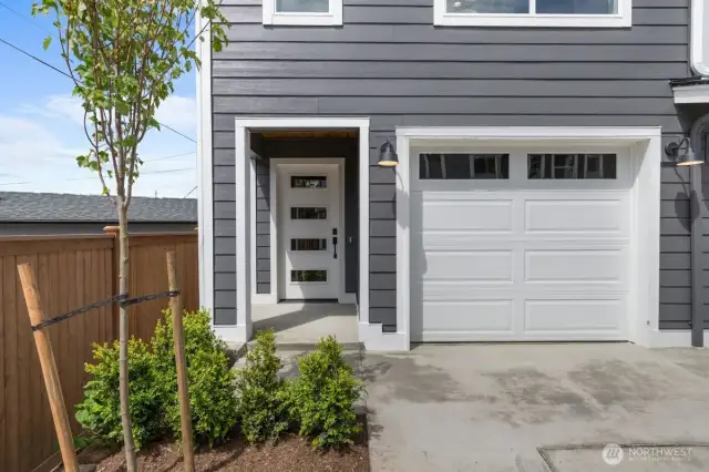 Photographs are for illustrative purposes only. Features, finishes, interior/exterior colors, landscaping and floorplan shown may vary from actual homes built.
