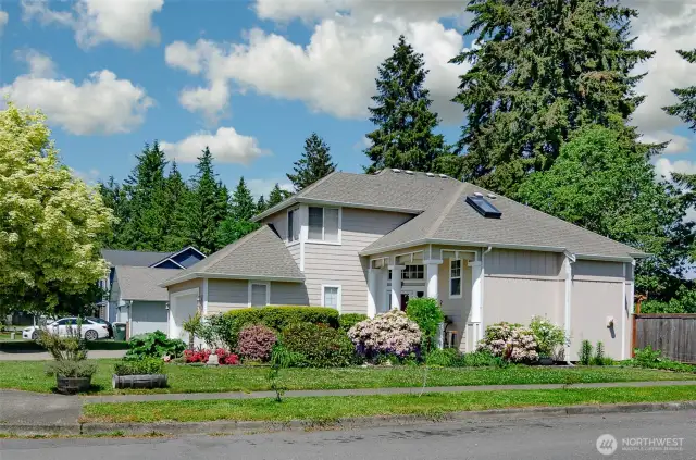 This modern 3 bedroom 2.75 bath home is located in the heart of Lacey.