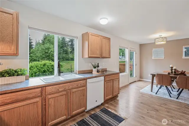 Lot's of countertop prep space in the kitchen.