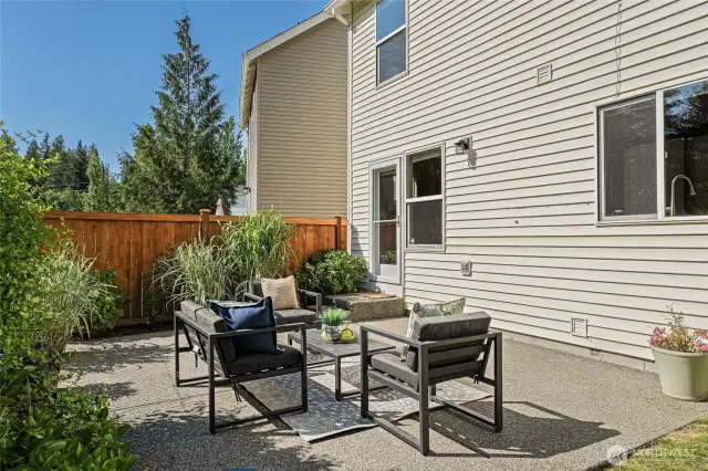 Large Sunny Patio!