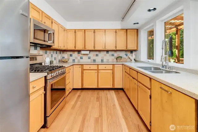 Plenty of space for all your kitchen gadgets