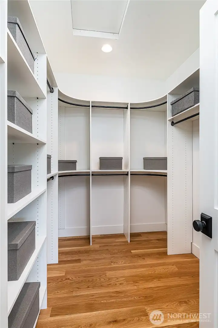 And complete with walk-in closet.