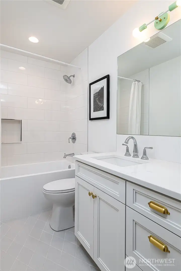 Lower full bath.