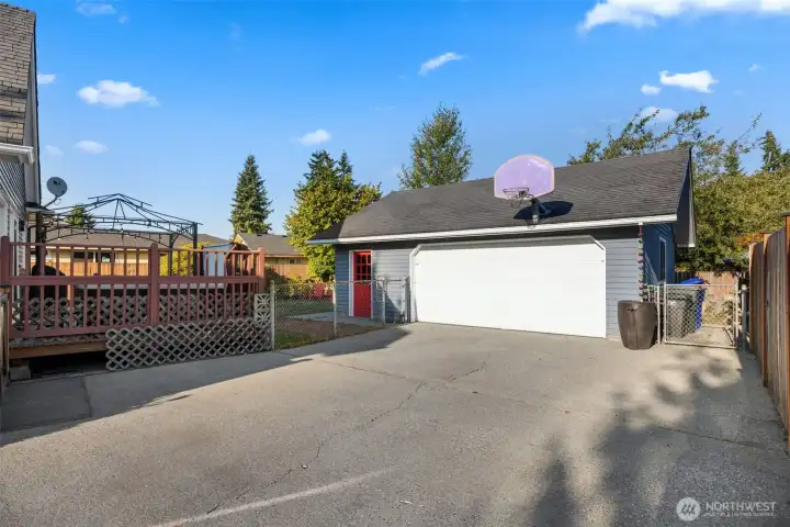 Nice detached 2 car garage / shop!