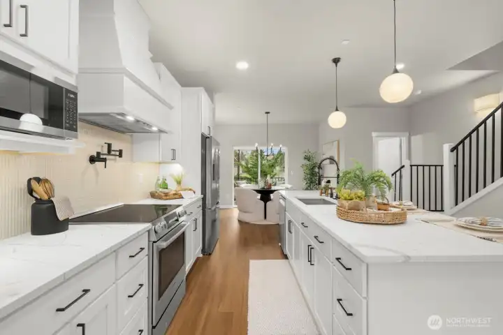 Photographs are for illustrative purposes only. Features, finishes, interior/exterior colors, landscaping and floorplan shown may vary from actual homes built