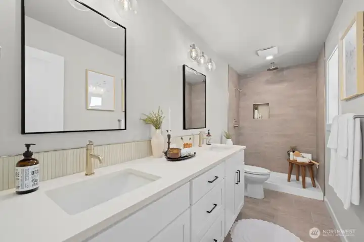 Photographs are for illustrative purposes only. Features, finishes, interior/exterior colors, landscaping and floorplan shown may vary from actual homes built