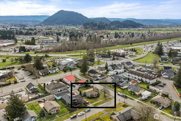 This home is within walking distant to downtown entertainment and plenty of wonderful restaurants.