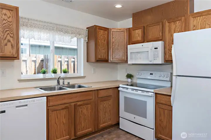 Nearly new appliances too!