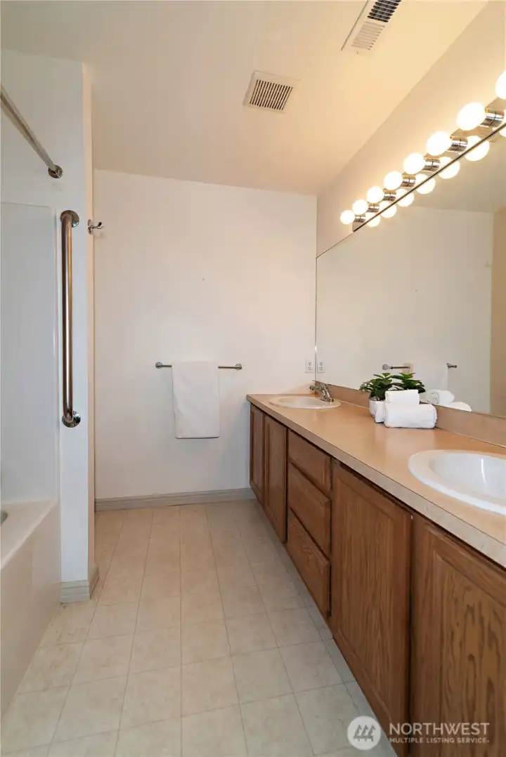 Ensuite bath with double sinks, tub/shower combination and ample counter space.