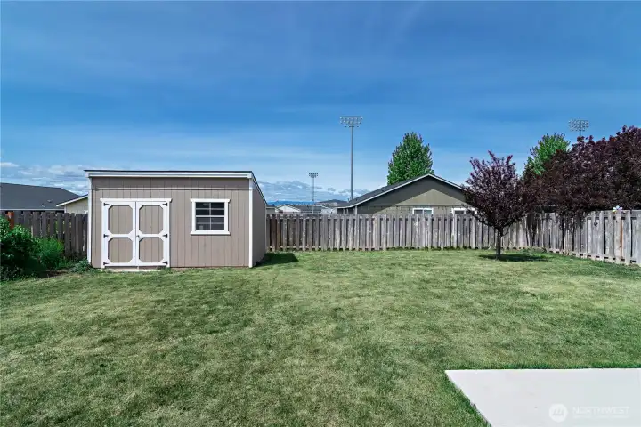 Look at this shed and imagine all the possibilities!