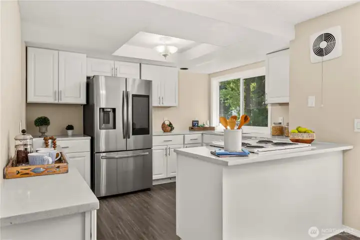 New kithen cabinets and countertops added in 2017