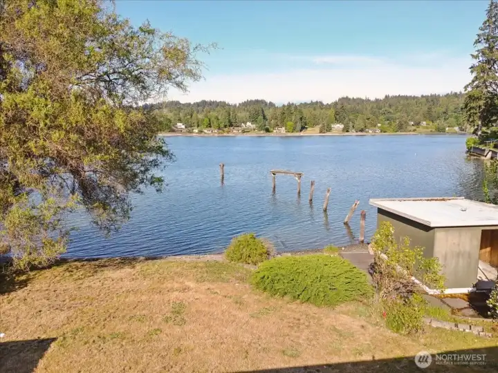 Large lot, bulkhead, no bank waterfront with tideland rights.