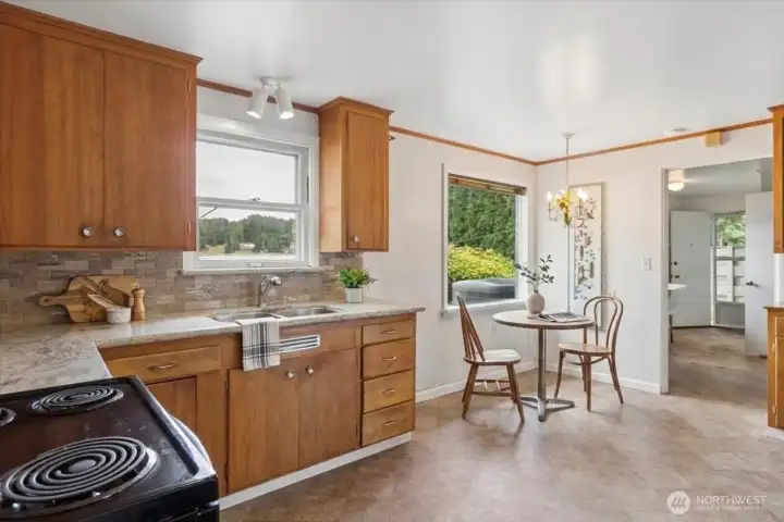 Kitchen has been recently remodeled. Digitally Staged.