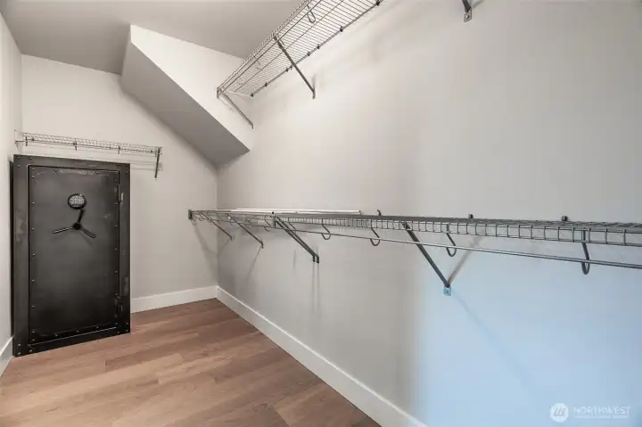 Large walk-in closet, safe stays!