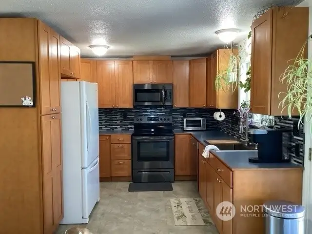 updated Kitchen all appliances stay