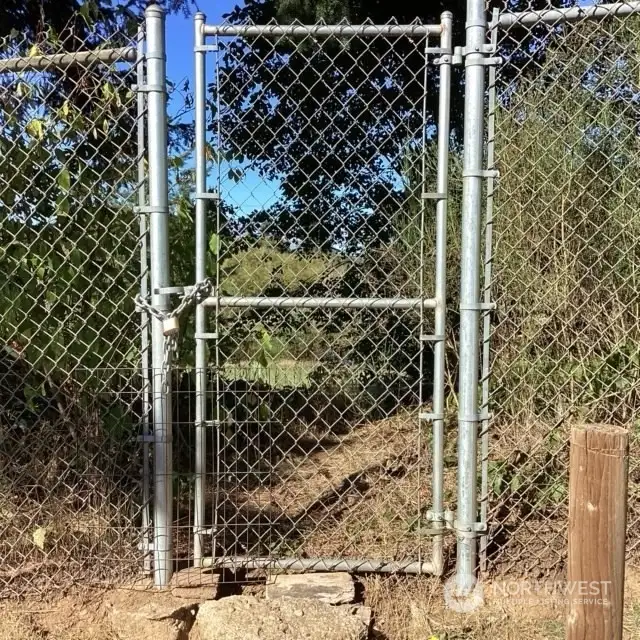 Your own personal gate to Erlands Point Park