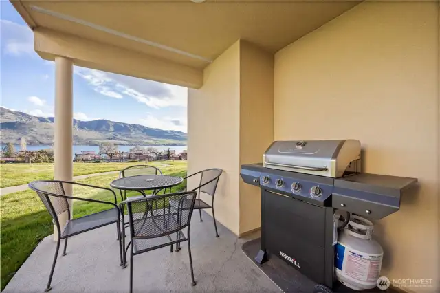 Great Patio easy access to Pool.