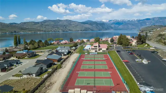 Lake Chelan Shores is the best resort with all the amenities including pickleball, tennis, volleyball, clubhouse with gym, racquetball, foosball, ping pong, pools/hot tubs, bbq/fire pit area, on-site boat/watercraft rentals, kids play area and more!