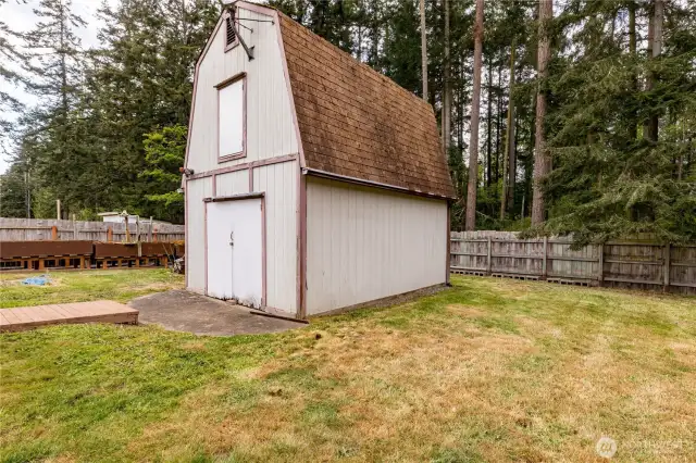 Back yard is mostly fenced with nice big pine trees on the acreage behind.  Also allows for some privacy