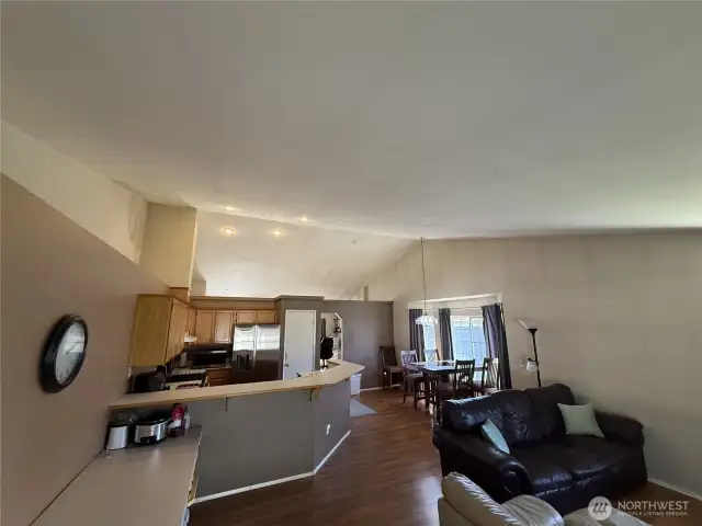 Eating bar in kitchen