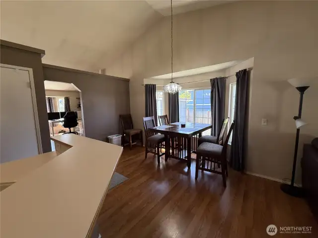 Eating space in kitchen