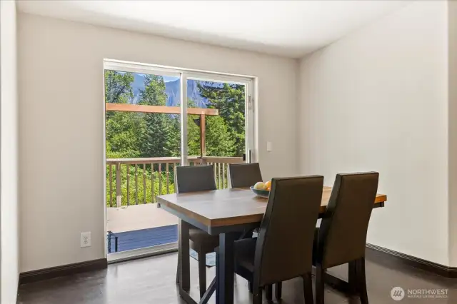 Dining with Mount Si views!