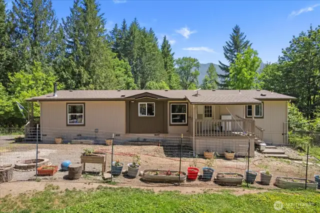 Bright and airy one-level 2 bed + office home