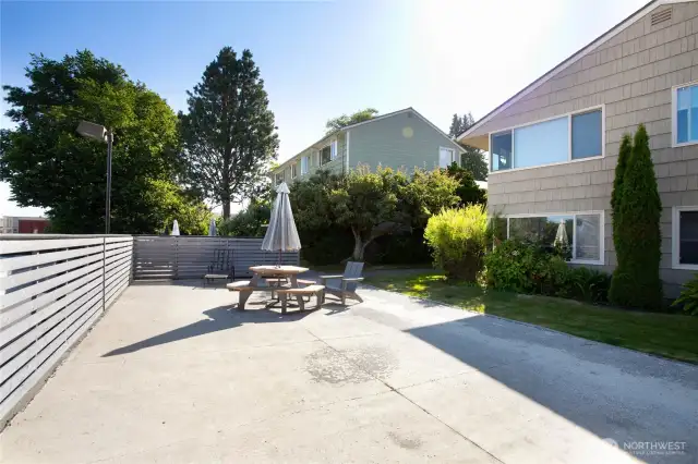 Rooftop entertainment deck