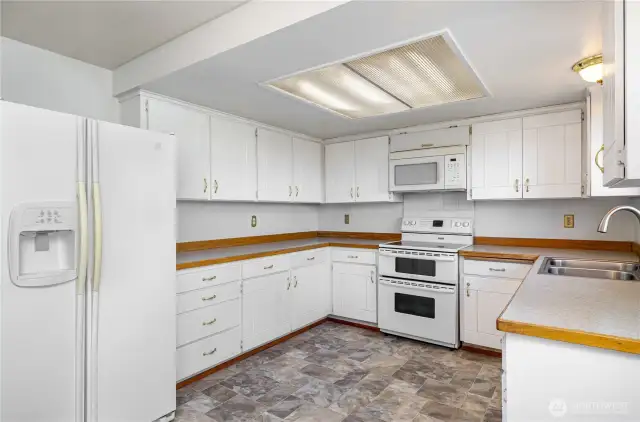 Kitchen also has matching appliances and plenty of counter space.