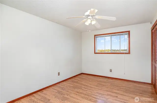 Second upstairs guest bedroom.