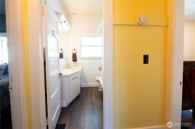 Bath/Hall