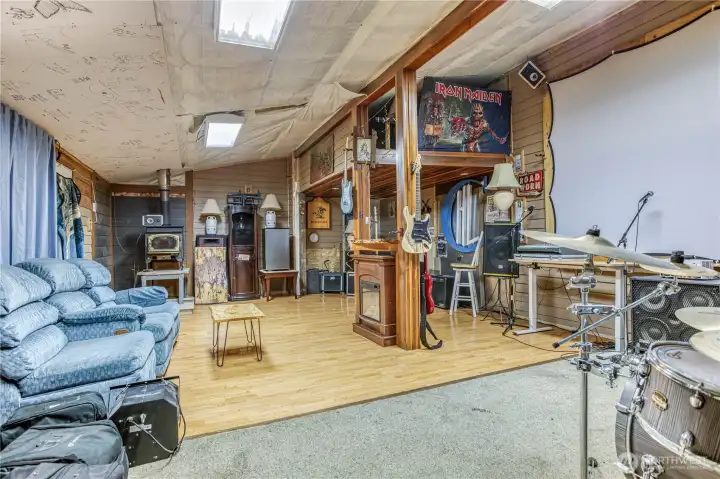 lex Space: Workshop/band room/Theater room