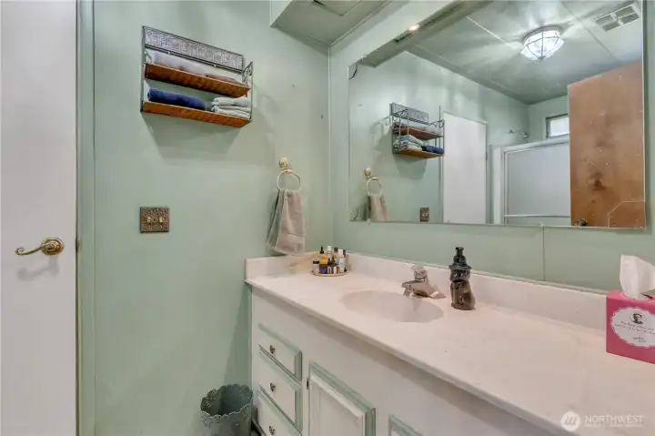 Full bath off the 2nd bedroom ~