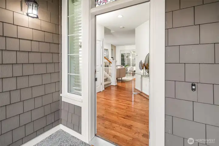 Welcome home, hardwoods greet you in this lovely home!