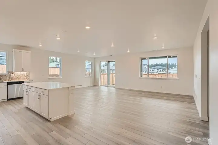 Photo of model home of same plan. Colors/options will vary.