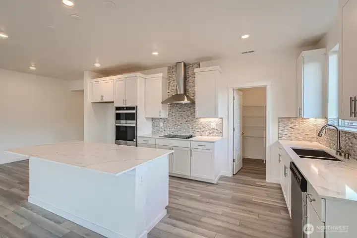 Photo of model home of same plan. Colors/options will vary.